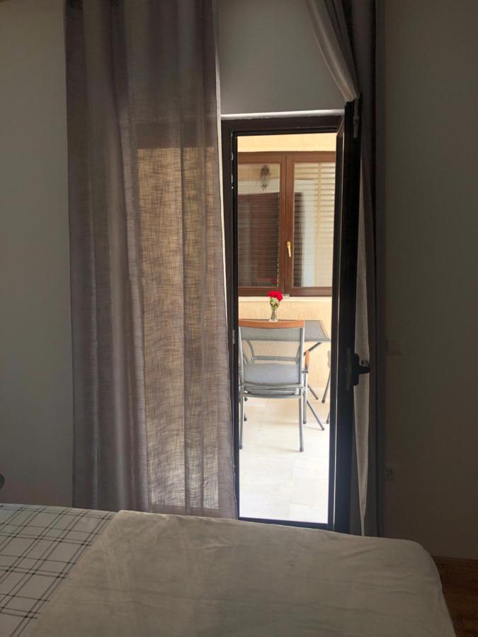 Apartman Ana Vrlika Exterior foto