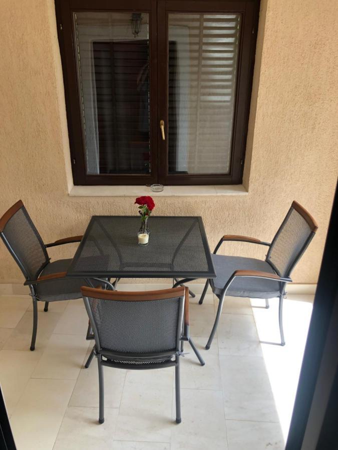 Apartman Ana Vrlika Exterior foto