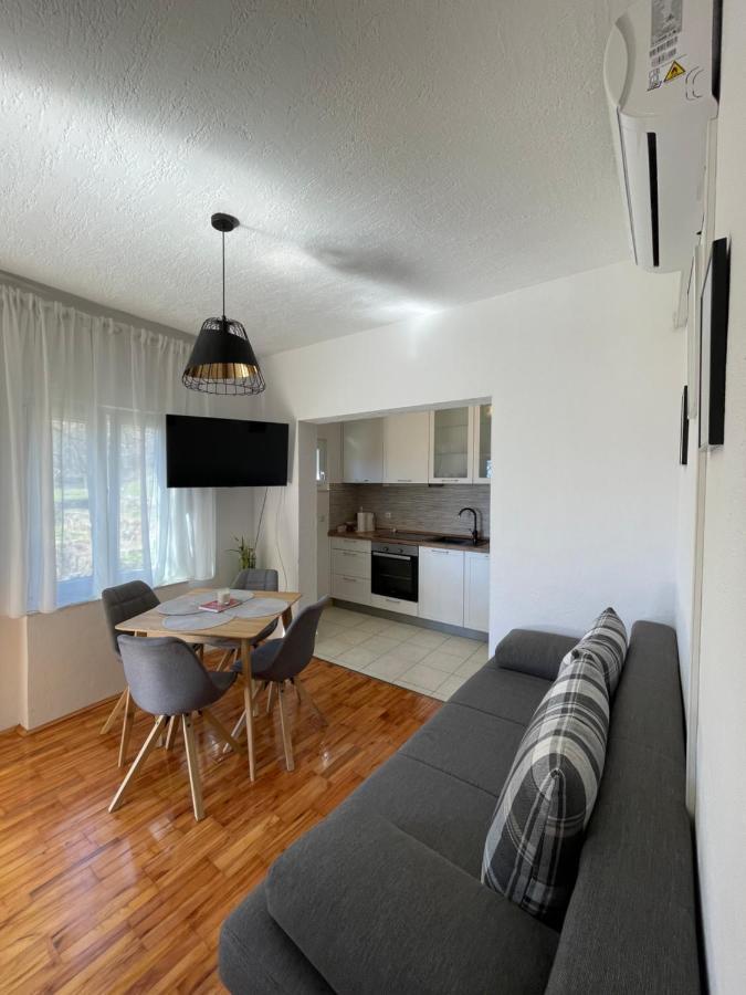 Apartman Ana Vrlika Exterior foto