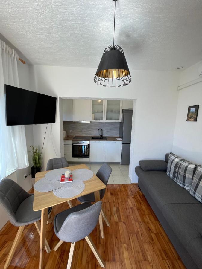 Apartman Ana Vrlika Exterior foto
