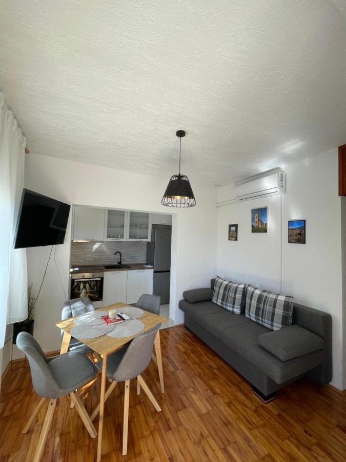 Apartman Ana Vrlika Exterior foto