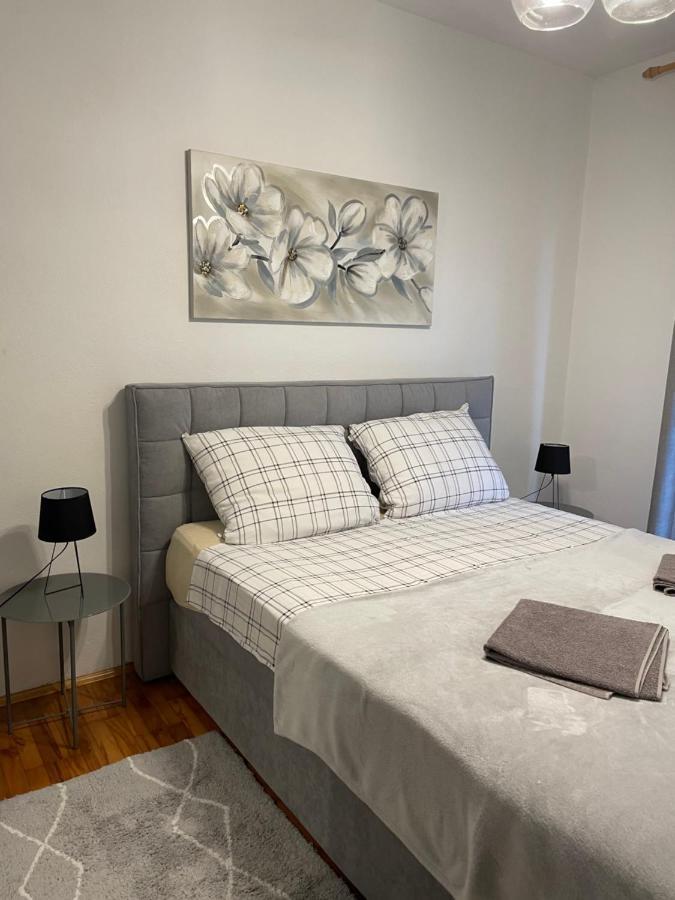 Apartman Ana Vrlika Exterior foto