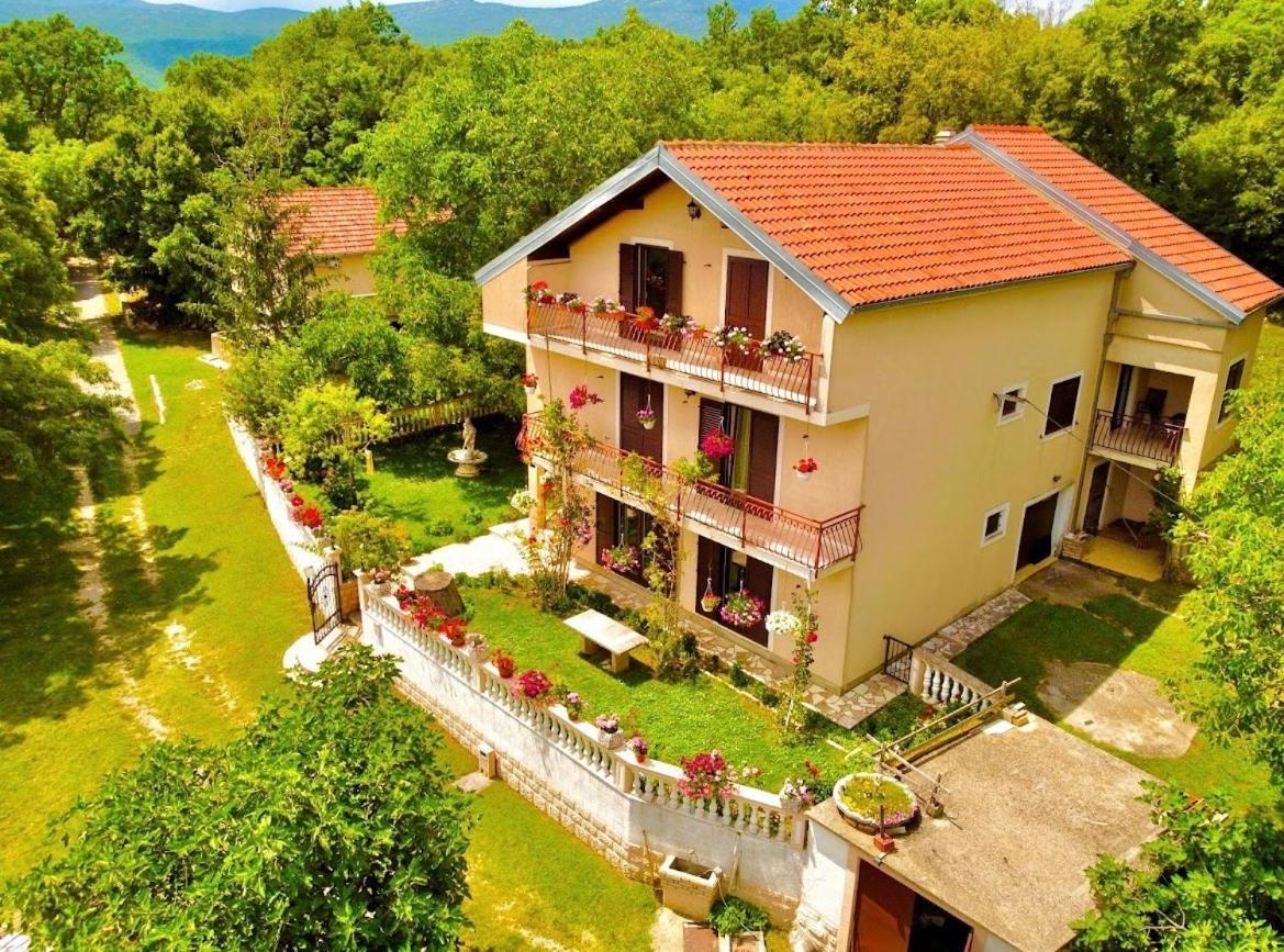 Apartman Ana Vrlika Exterior foto